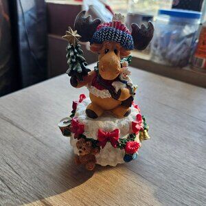 The musical Christmas moose